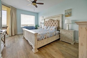 Pensacola Condo Rental w/ Beach Club & Pool Access