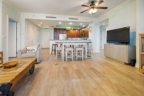 Pensacola Condo Rental w/ Beach Club & Pool Access