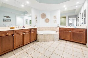 Pensacola Condo Rental w/ Beach Club & Pool Access