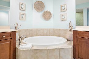 Pensacola Condo Rental w/ Beach Club & Pool Access