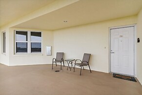 Pensacola Condo Rental w/ Beach Club & Pool Access