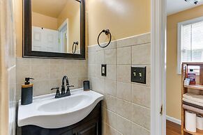 Keansburg Home w/ Private Hot Tub!