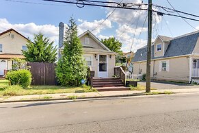 Keansburg Home w/ Private Hot Tub!