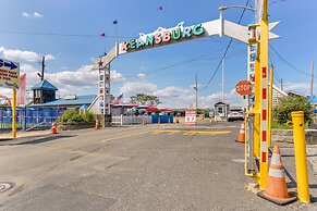 Keansburg Home w/ Private Hot Tub!