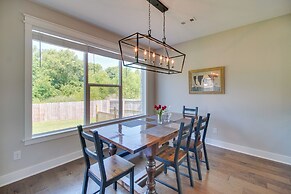 Fayetteville Vacation Rental w/ Deck & Shared Pool