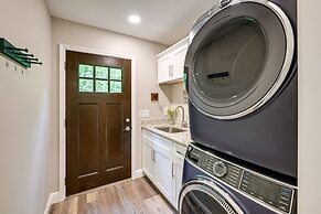 Creekside Cabin in Franklin ~ 8 Mi to Downtown!