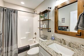 Creekside Cabin in Franklin ~ 8 Mi to Downtown!