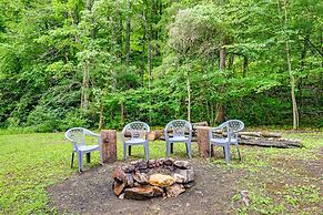 Creekside Cabin in Franklin ~ 8 Mi to Downtown!