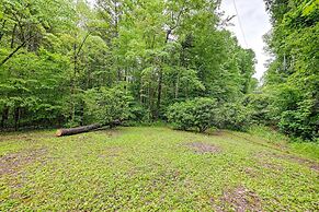 Creekside Cabin in Franklin ~ 8 Mi to Downtown!