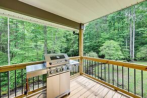 Creekside Cabin in Franklin ~ 8 Mi to Downtown!