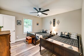 Creekside Cabin in Franklin ~ 8 Mi to Downtown!