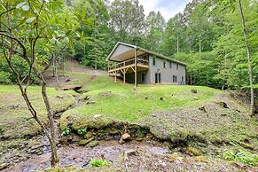 Creekside Cabin in Franklin ~ 8 Mi to Downtown!