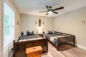 Creekside Cabin in Franklin ~ 8 Mi to Downtown!