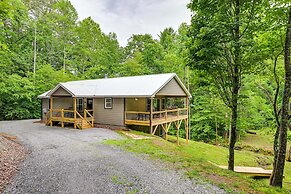 Creekside Cabin in Franklin ~ 8 Mi to Downtown!