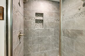 Creekside Cabin in Franklin ~ 8 Mi to Downtown!