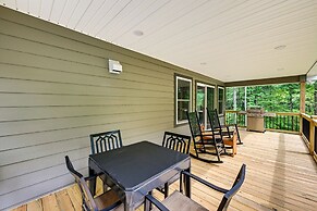 Creekside Cabin in Franklin ~ 8 Mi to Downtown!