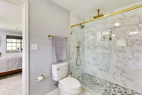 Expansive Fayetteville Retreat: 11 Mi to U of A!
