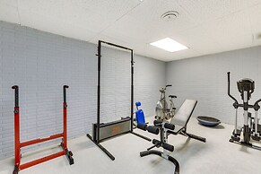 Expansive Fayetteville Retreat: 11 Mi to U of A!
