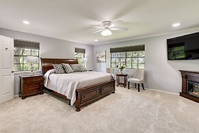 Expansive Fayetteville Retreat: 11 Mi to U of A!