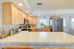 Atlantic Beach Condo - Walk to Beaches!