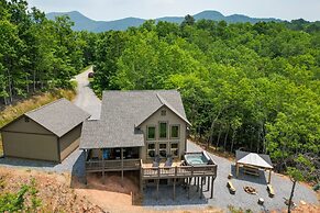 Hot Tub & Fire Pit: Blue Ridge Mtn Cabin!
