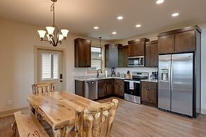 Hot Tub & Fire Pit: Blue Ridge Mtn Cabin!