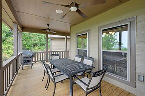 Blue Ridge Mountains Cabin w/ Hot Tub & Fire Pit!