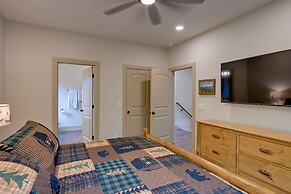 Hot Tub & Fire Pit: Blue Ridge Mtn Cabin!