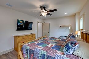 Hot Tub & Fire Pit: Blue Ridge Mtn Cabin!