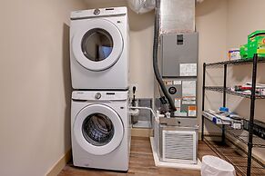 Hot Tub & Fire Pit: Blue Ridge Mtn Cabin!