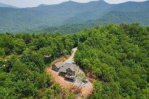 Hot Tub & Fire Pit: Blue Ridge Mtn Cabin!