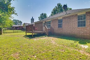 Charming Arkansas Retreat w/ Deck, Near Downtown!