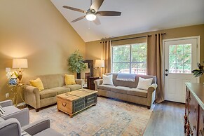 Charming Arkansas Retreat w/ Deck, Near Downtown!