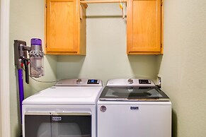 Charming Arkansas Retreat w/ Deck, Near Downtown!