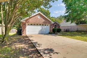 Charming Arkansas Retreat w/ Deck, Near Downtown!