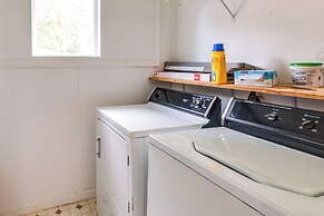 Cozy Ohio Retreat w/ Fire Pit & Charcoal Grill!