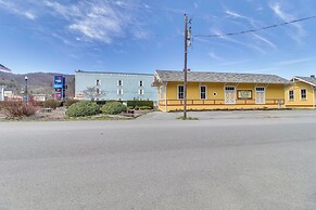 Marlinton Vacation Rental on Riverfront Trail!