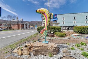 Marlinton Vacation Rental on Riverfront Trail!