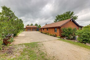 Cozy Brookville Home w/ Fire Pit & Deck!