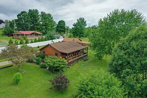 Cozy Brookville Home w/ Fire Pit & Deck!