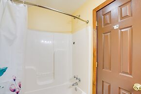 Pet-friendly Jefferson Home Near Lake O the Pines