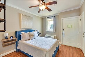 Auburn Retreat w/ Balcony - Walk to Campus!