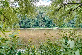 Marlinton Cabin Rental w/ Greenbrier River Access!