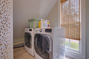 WFH Friendly: Abode w/ Balcony in Columbus!
