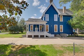 WFH Friendly: Abode w/ Balcony in Columbus!