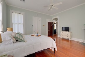WFH Friendly: Abode w/ Balcony in Columbus!