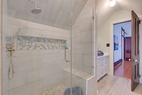 WFH Friendly: Abode w/ Balcony in Columbus!