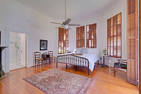 WFH Friendly: Abode w/ Balcony in Columbus!