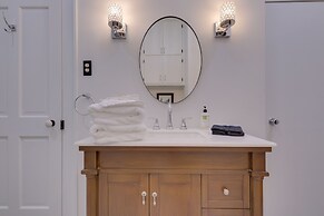 WFH Friendly: Abode w/ Balcony in Columbus!