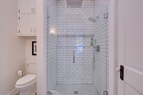 WFH Friendly: Abode w/ Balcony in Columbus!